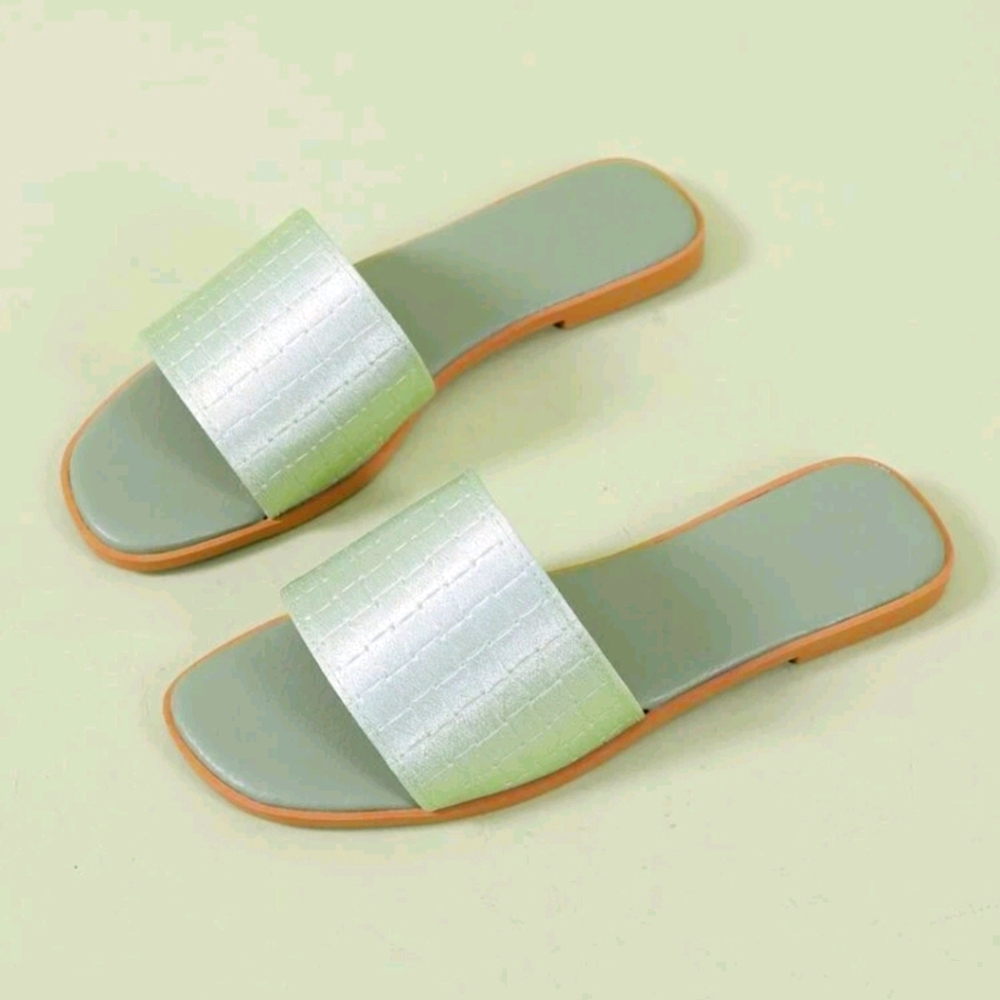 Green Minimalist Sanadal